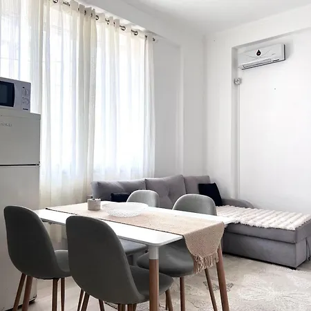 Flora Apartment *